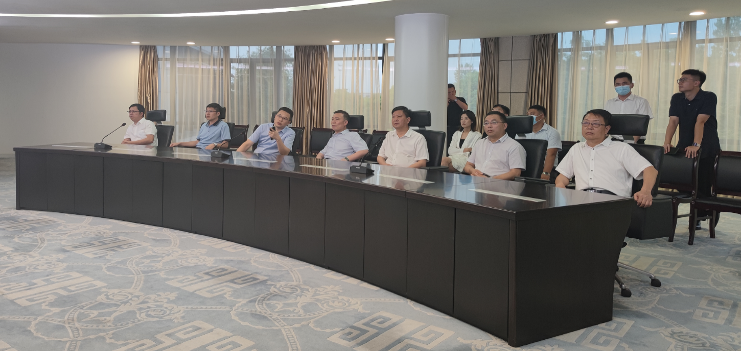 參觀智慧城市環(huán)境服務(wù)云平臺(tái)